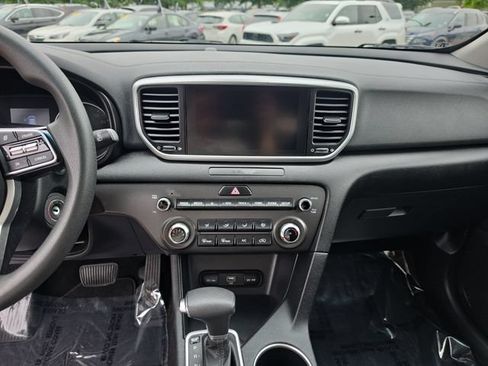 Used 2022 Kia Sportage LX AWD/4WD image 17