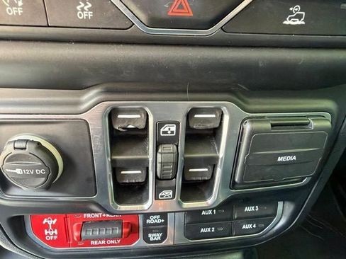 Used 2021 Jeep Gladiator Rubicon AWD/4WD image 16