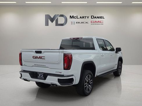 Used 2025 GMC Sierra 1500 AT4 w/ AT4 Premium Package AWD/4WD image 5