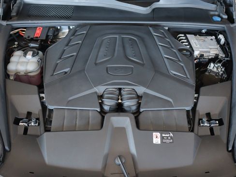 Certified 2025 Porsche Cayenne GTS AWD/4WD image 28