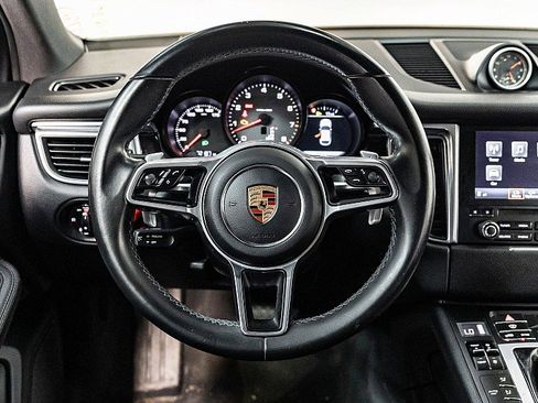 Used 2018 Porsche Macan S image 30