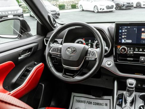 Used 2025 Toyota Highlander XSE AWD/4WD image 13