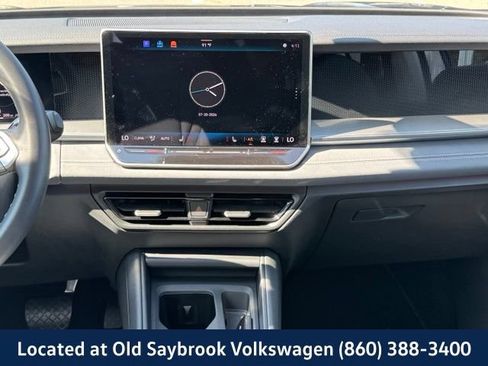 Used 2025 Volkswagen Tiguan SE AWD/4WD image 15