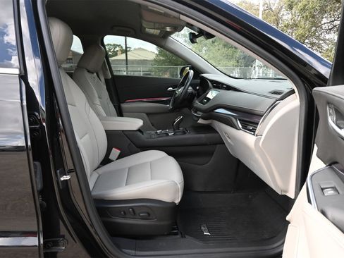 Certified 2023 Cadillac XT4 Luxury w/ Cold Weather Package image 25