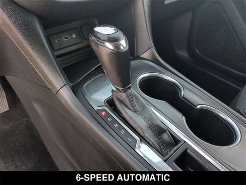 Used 2019 Chevrolet Equinox LT w/ Driver Convenience Package image 7