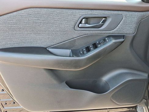 Used 2023 Nissan Rogue S image 27