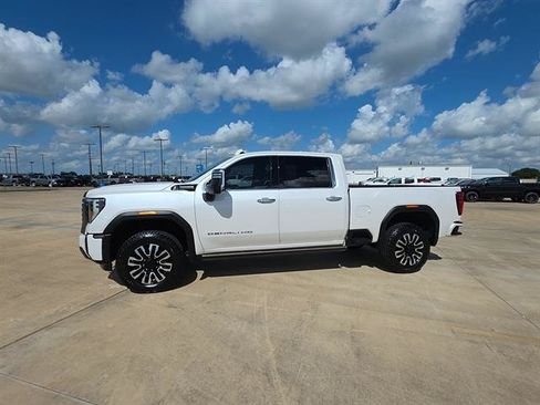 Used 2024 GMC Sierra 2500 Denali Ultimate w/ Max Trailering Package AWD/4WD image 2