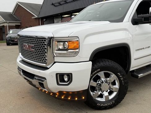 Used 2016 GMC Sierra 2500 Denali w/ Suspension Package, Off-Road image 22