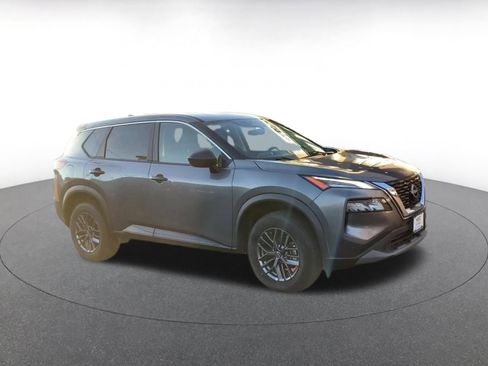 Used 2023 Nissan Rogue S image 2