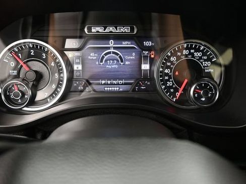Used 2022 RAM 1500 Laramie AWD/4WD image 3