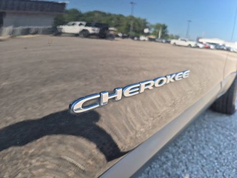 Used 2021 Jeep Cherokee Limited w/ Elite Package FWD image 34