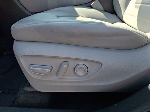 Used 2023 Toyota Highlander XLE image 15