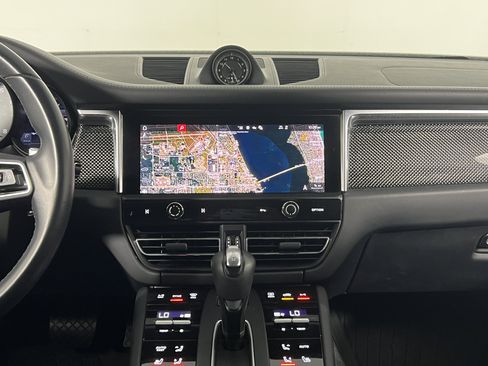 Certified 2022 Porsche Macan S AWD/4WD image 19