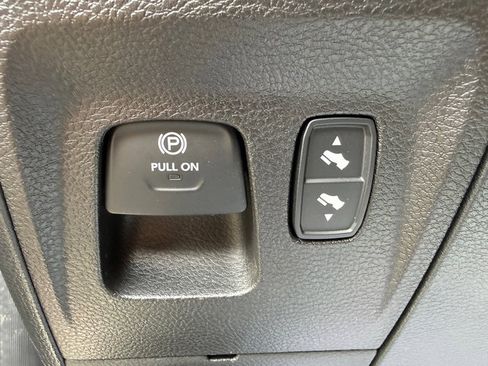 Used 2022 RAM 1500 Big Horn AWD/4WD image 15