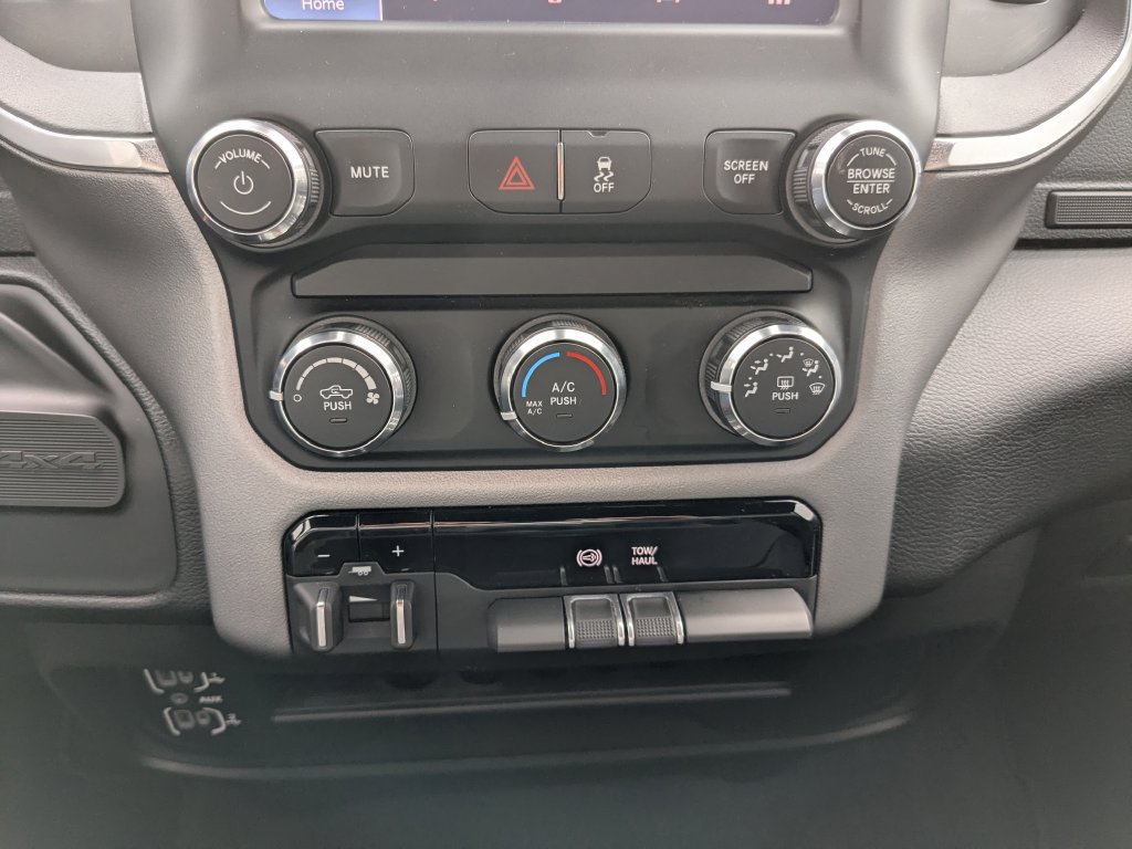Used 2024 RAM 2500 Big Horn AWD/4WD image 13