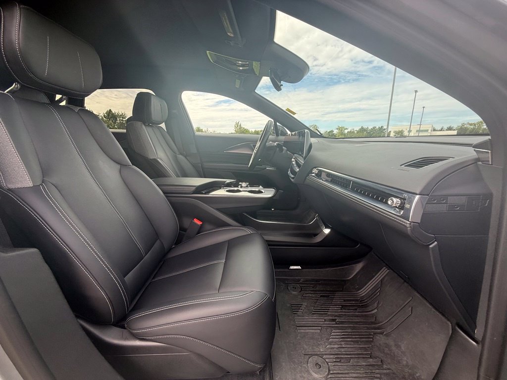 Certified 2024 Cadillac Lyriq Tech w/ LPO, Floor Liner Package AWD/4WD image 34