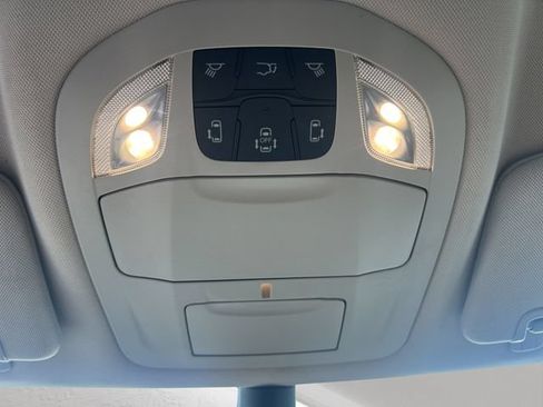 Used 2023 Chrysler Pacifica Touring-L FWD image 35