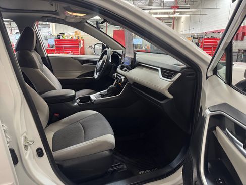 Used 2020 Toyota RAV4 XLE w/ Convenience Package AWD/4WD image 19