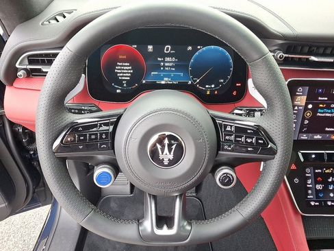 Used 2025 Maserati Grecale Modena AWD/4WD image 35