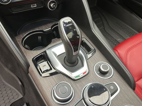 Used 2021 Alfa Romeo Giulia Ti w/ Nero Edizione AWD/4WD image 20