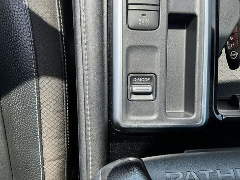 Used 2022 Nissan Pathfinder SL w/ SL Black Package FWD image 23