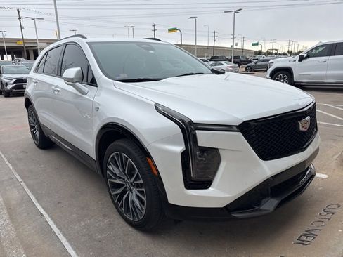 Used 2024 Cadillac XT4 Sport image 2