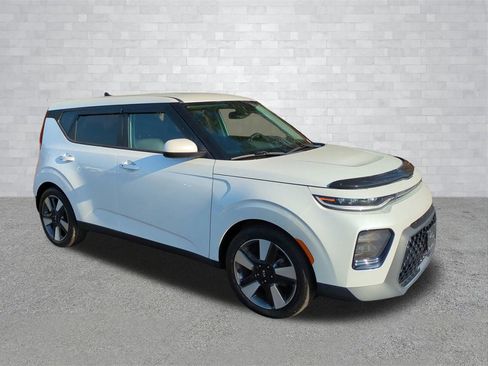 Used 2020 Kia Soul EX image 2