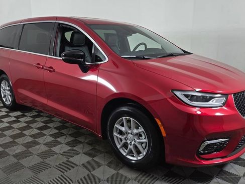 New 2026 Chrysler Pacifica Select image 1