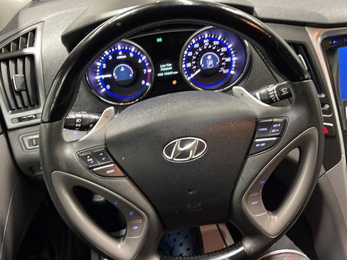 Used 2013 Hyundai Sonata SE w/ Navigation & Sunroof Pkg FWD image 4