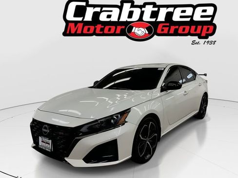 Certified 2025 Nissan Altima 2.5 SR w/ SR Premium Package FWD image 1