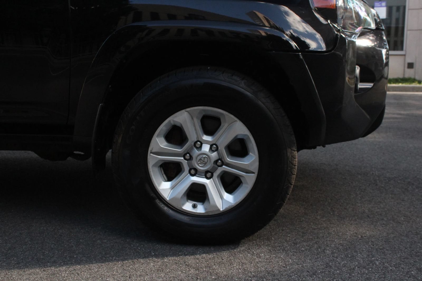 Used 2016 Toyota 4Runner SR5 AWD/4WD image 4