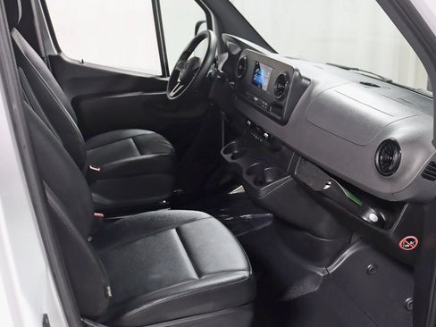 Used 2023 Mercedes-Benz Sprinter 2500 image 25