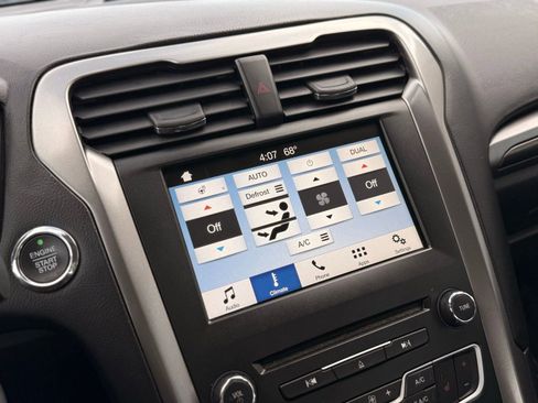 Used 2017 Ford Fusion SE w/ Equipment Group 602A FWD image 29