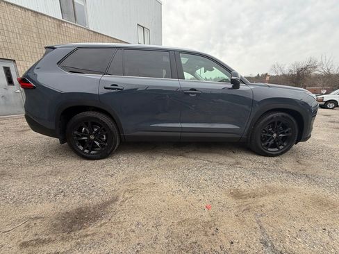 Used 2024 Toyota Grand Highlander AWD image 7