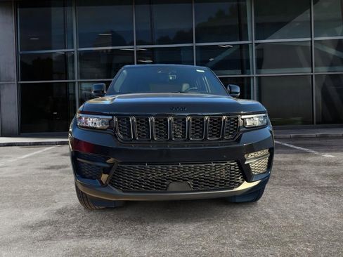 New 2025 Jeep Grand Cherokee Altitude image 2