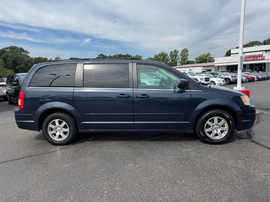 Used 2008 Chrysler Town & Country Touring FWD image 6