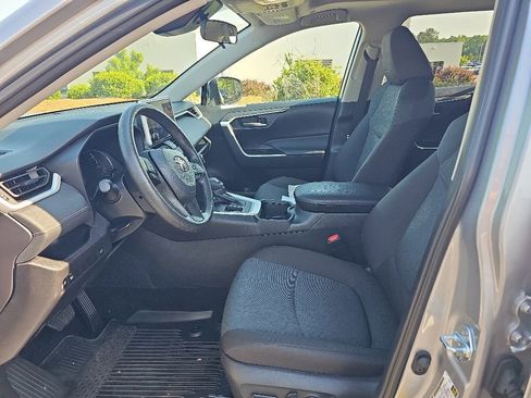 Used 2025 Toyota RAV4 XLE w/ Convenience Package FWD image 9
