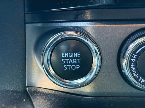 Used 2018 Toyota Tacoma TRD Sport image 32