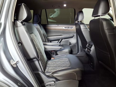 Used 2024 Volkswagen Atlas SEL Premium R-Line image 11