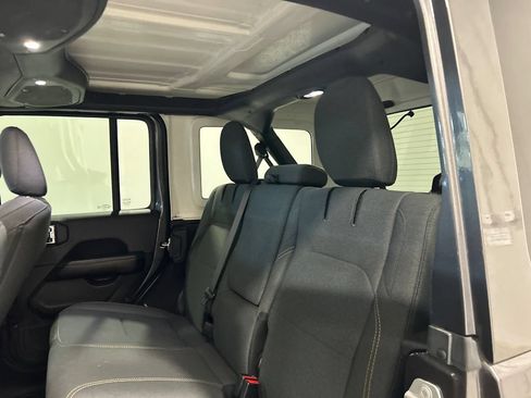 Used 2025 Jeep Wrangler Unlimited Sahara AWD/4WD image 31