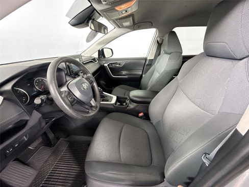 Used 2021 Toyota RAV4 XLE FWD image 3