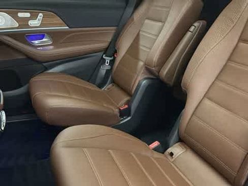 Used 2024 Mercedes-Benz GLS 580 4MATIC image 33