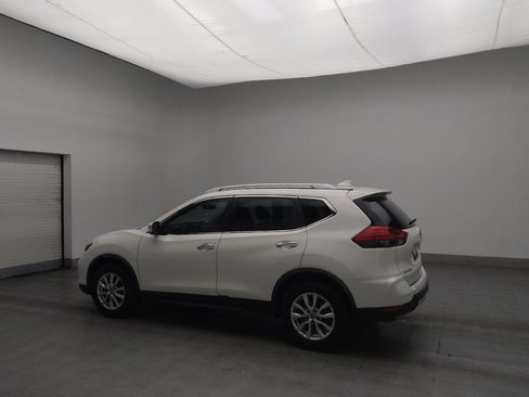 Used 2017 Nissan Rogue SV image 3