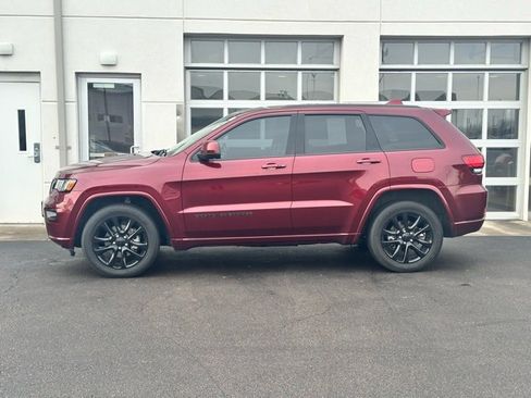 Used 2020 Jeep Grand Cherokee Altitude image 4
