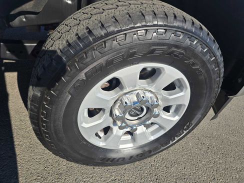 Used 2024 Ford F250 XLT w/ FX4 Off-Road Package image 9