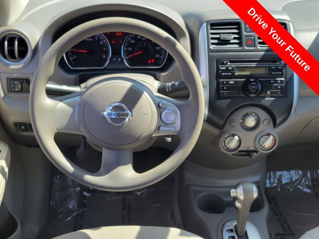 Used 2014 Nissan Versa SV FWD image 6
