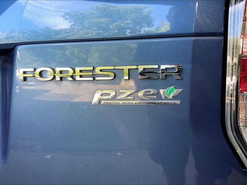 Used 2017 Subaru Forester 2.5i Premium w/ All-Weather Package AWD/4WD image 10