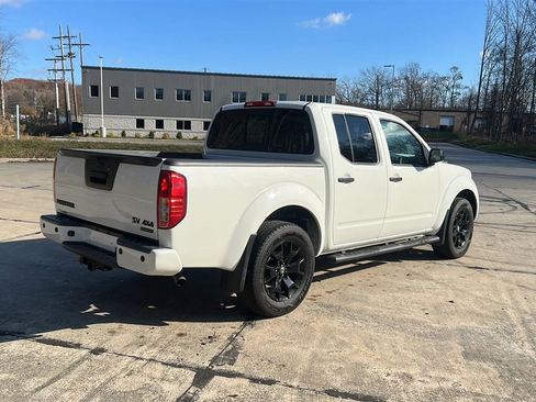 Used 2021 Nissan Frontier SV w/ Midnight Edition Floor Mats image 5