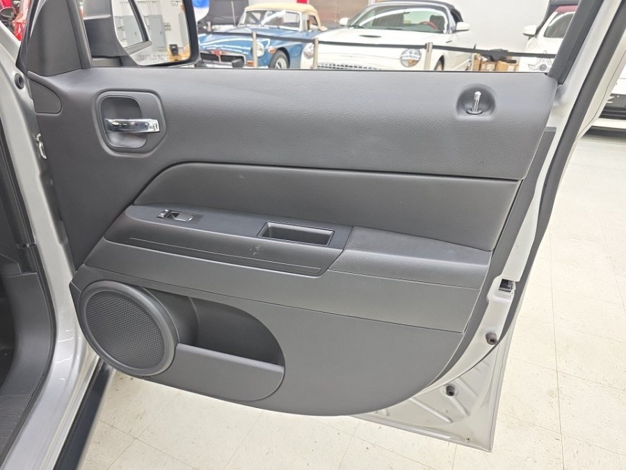 Used 2011 Jeep Patriot Latitude AWD/4WD image 11
