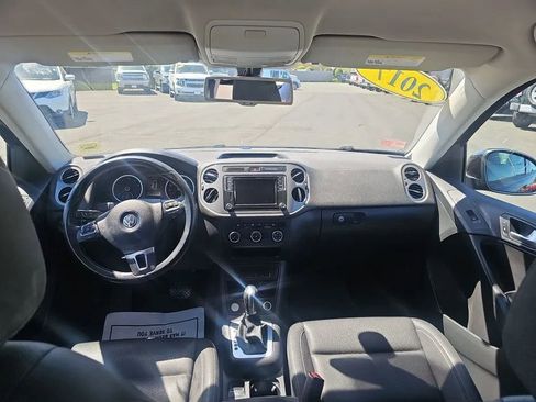 Used 2017 Volkswagen Tiguan S image 13